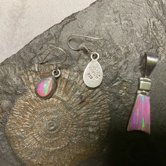 Pink opal - Picture 2 of 2